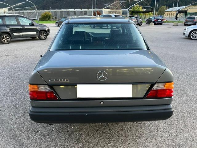 Auto - Mercedes-benz 200 e 2.0 bz 122cv 4 porte