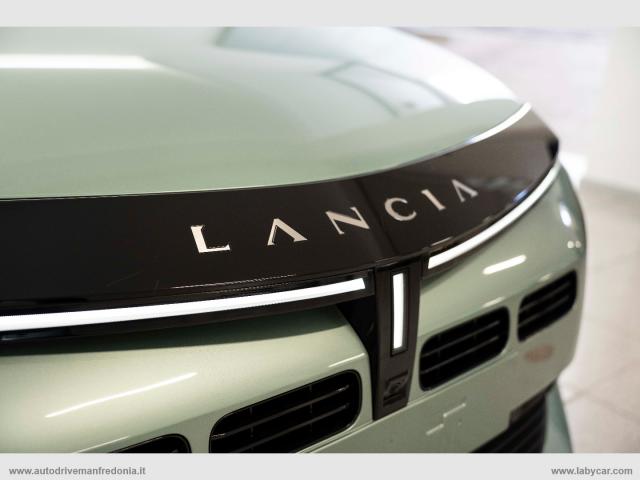 Auto - Lancia ypsilon hybrid e-dct