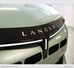 Auto - Lancia ypsilon hybrid e-dct