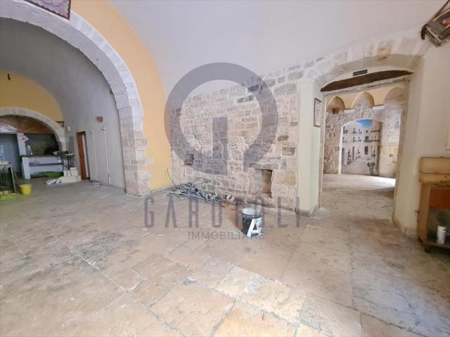 Appartamenti in Vendita - Locale commerciale in affitto a bisceglie centro storico