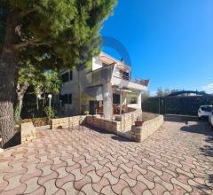 Appartamenti in Vendita - Villa in vendita a bisceglie ville mare / via bovio