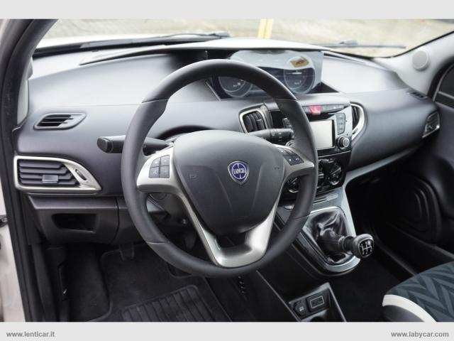 Auto - Lancia ypsilon 1.2 69 cv 5 posti gold