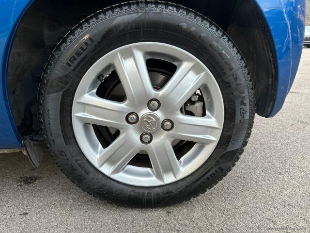 Auto - Toyota iq 1.0 multidrive
