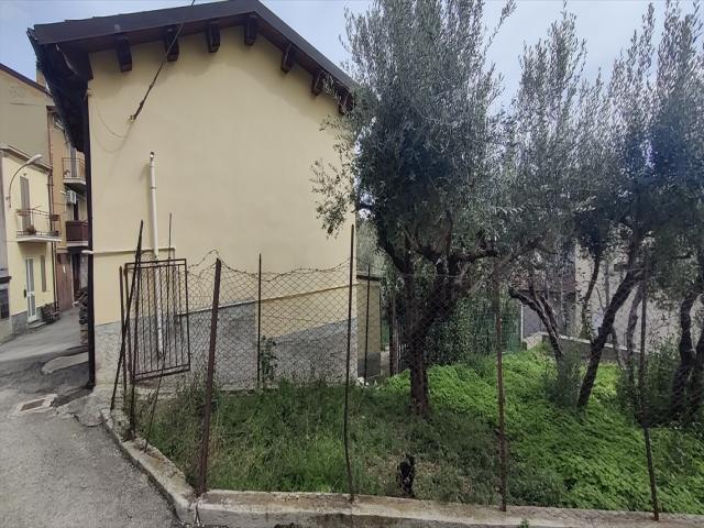 Appartamenti in Vendita - Casa indipendente in vendita a lama dei peligni centro storico