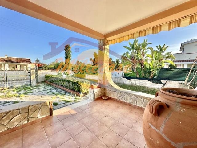 Appartamenti in Vendita - Villa in vendita a siracusa arenella