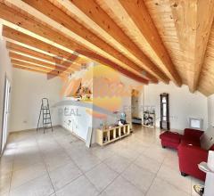 Appartamenti in Vendita - Casa indipendente in vendita a melilli citta' giardino