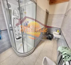 Appartamenti in Vendita - Casa indipendente in vendita a melilli citta' giardino
