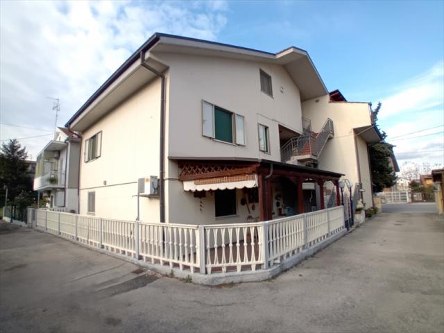 Casa indipendente in vendita a chieti semicentro