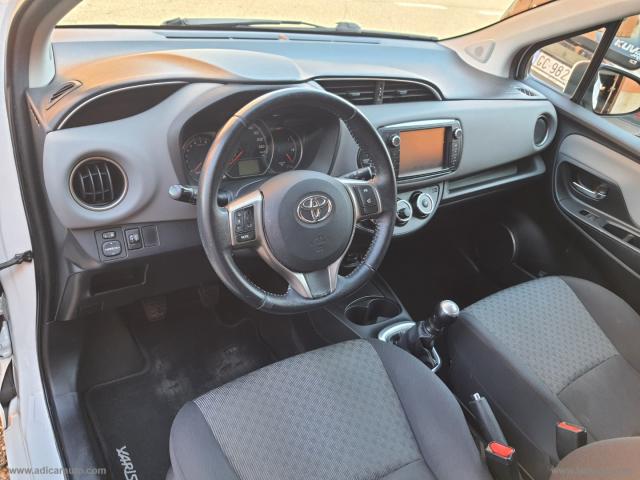 Auto - Toyota yaris 1.0 5p.