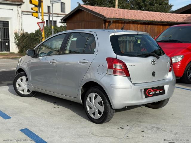 Auto - Toyota yaris 1.0 5p. sol