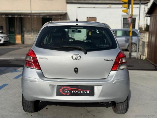 Auto - Toyota yaris 1.0 5p. sol