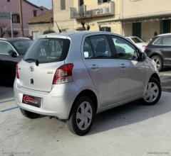 Auto - Toyota yaris 1.0 5p. sol