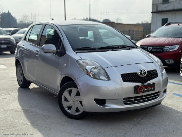 Auto - Toyota yaris 1.0 5p. sol