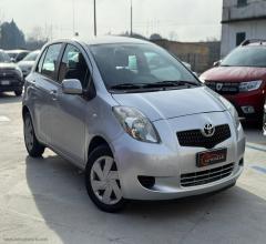 Auto - Toyota yaris 1.0 5p. sol