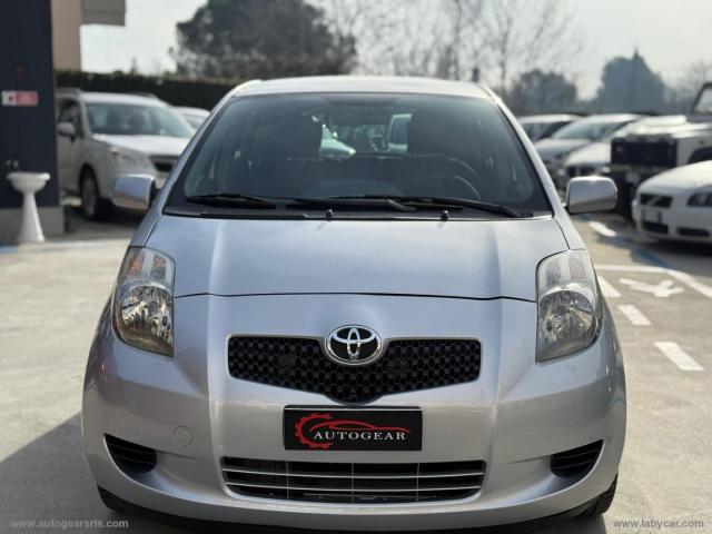 Auto - Toyota yaris 1.0 5p. sol