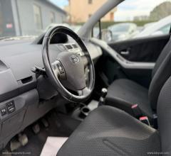 Auto - Toyota yaris 1.0 5p. sol