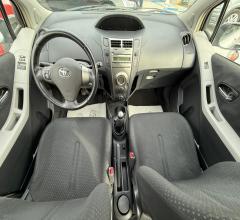 Auto - Toyota yaris 1.0 5p. sol