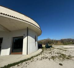 Appartamenti in Vendita - Locale commerciale in affitto a rosciano semicentro