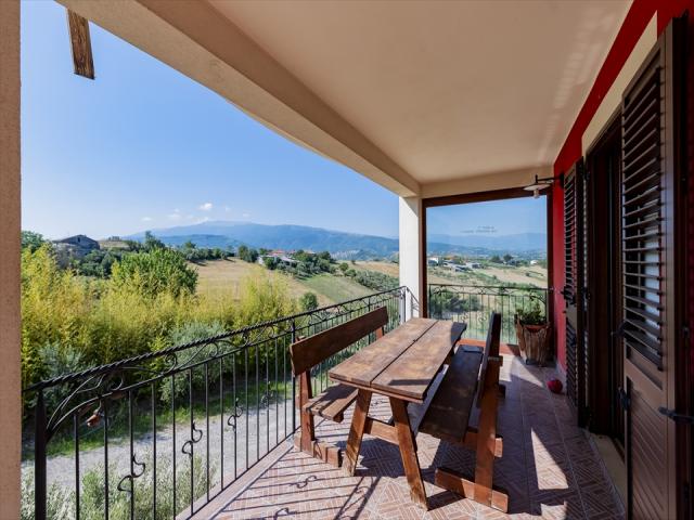 Appartamenti in Vendita - Villa in vendita a manoppello ripacorbaria