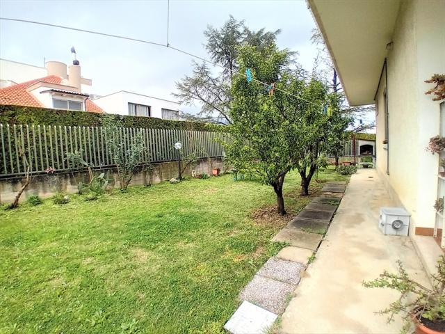 Appartamenti in Vendita - Villa in vendita a casalincontrada semicentro