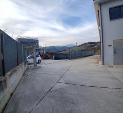 Appartamenti in Vendita - Capannone industriale in affitto a scafa semicentro