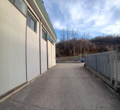 Appartamenti in Vendita - Capannone industriale in affitto a scafa semicentro