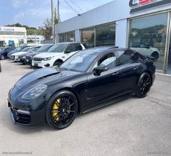 Auto - Porsche panamera turbo
