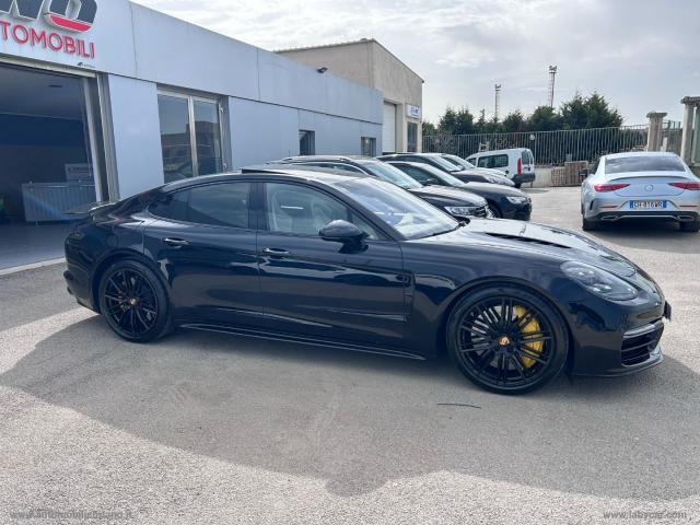 Auto - Porsche panamera turbo