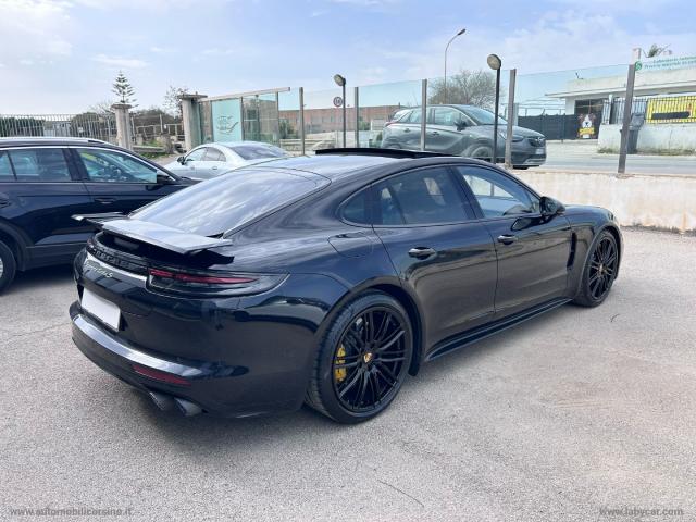 Auto - Porsche panamera turbo