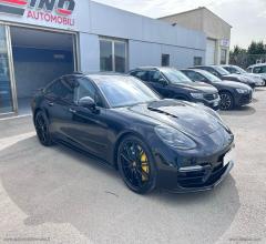 Auto - Porsche panamera turbo