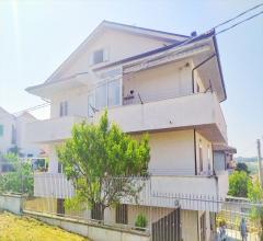 Villa bifamiliare in vendita a casalincontrada centro