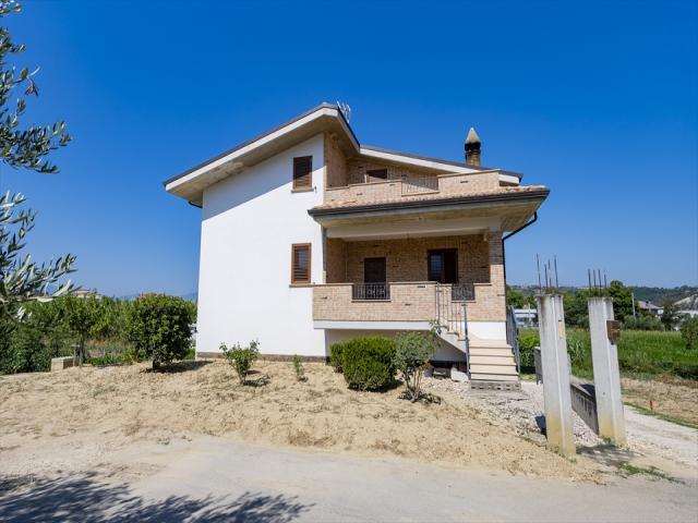 Appartamenti in Vendita - Villa in vendita a manoppello centro