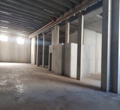 Appartamenti in Vendita - Capannone industriale in vendita a modugno periferia