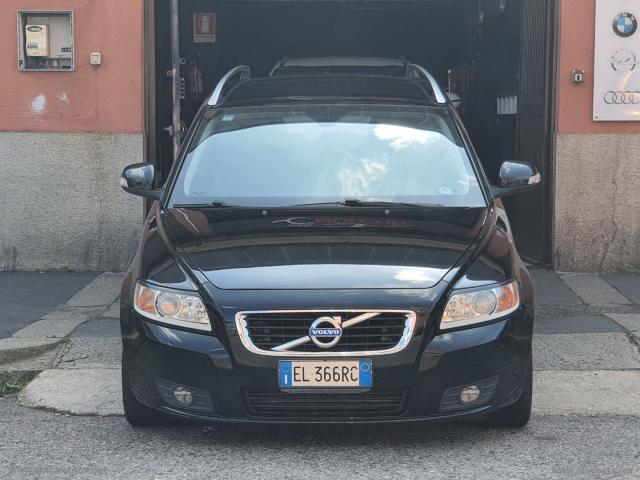 Auto - Volvo v50 d2 polar