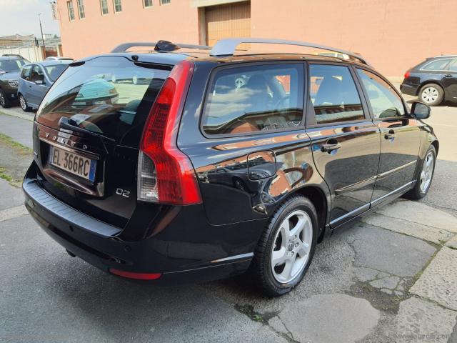Auto - Volvo v50 d2 polar