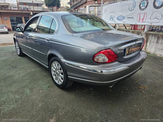 Auto - Jaguar x-type 2.5 v6 executive