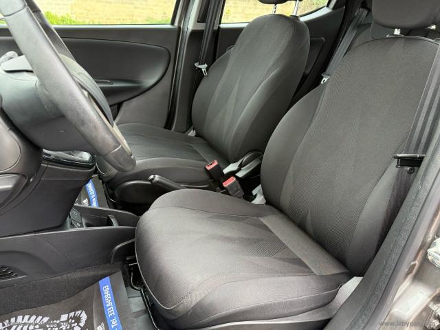 Auto - Lancia ypsilon 1.2 69 cv 5p. s&s gold
