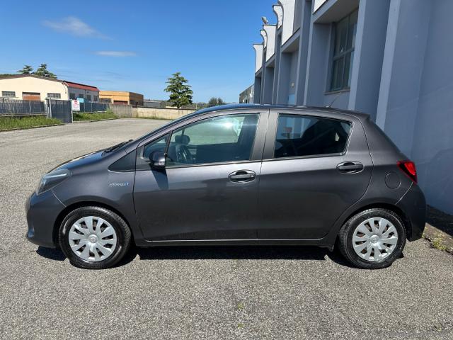 Auto - Toyota yaris 1.5 hybrid 5p. style
