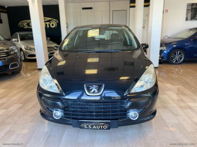 Auto - Peugeot 307 1.4 16v 5p. d-sign