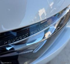 Auto - Peugeot 3008 bluehdi 130 s&s eat8 gt line full optional