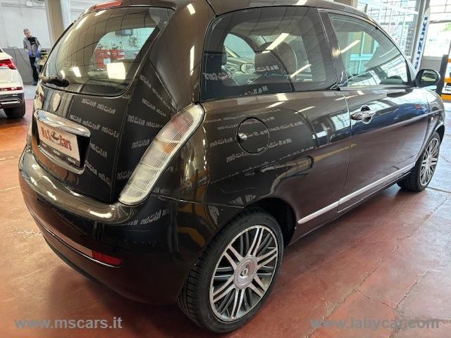 Auto - Lancia ypsilon 1.4 16v platino