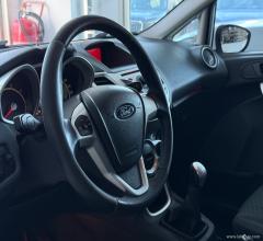 Auto - Ford fiesta 1.4 5p. bz.- gpl titanium