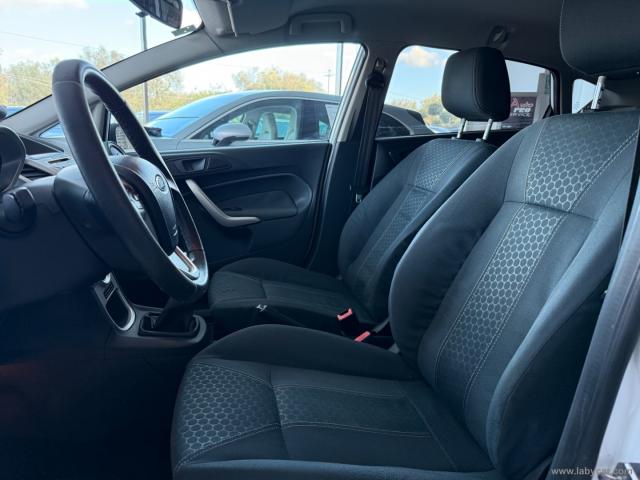Auto - Ford fiesta 1.4 5p. bz.- gpl titanium