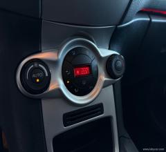 Auto - Ford fiesta 1.4 5p. bz.- gpl titanium