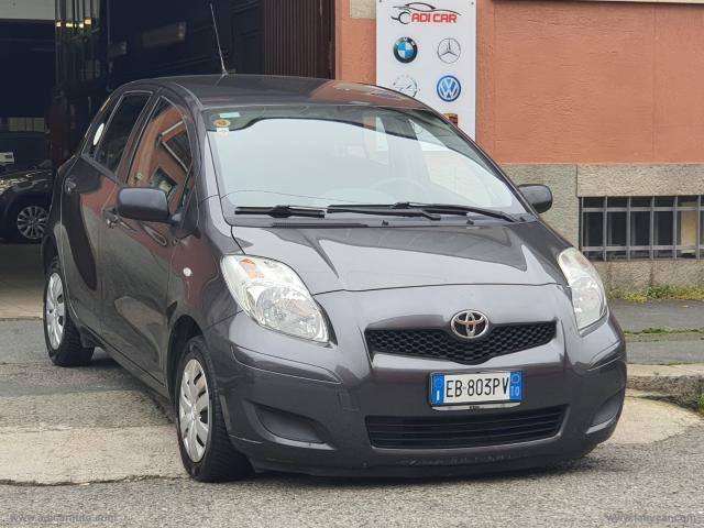 Auto - Toyota yaris 1.0 5p.