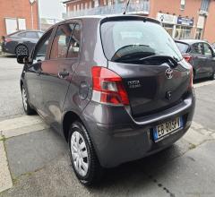 Auto - Toyota yaris 1.0 5p.