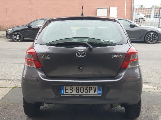 Auto - Toyota yaris 1.0 5p.