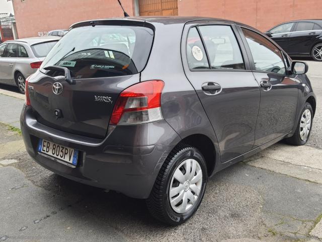 Auto - Toyota yaris 1.0 5p.
