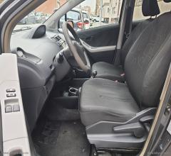 Auto - Toyota yaris 1.0 5p.
