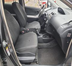Auto - Toyota yaris 1.0 5p.